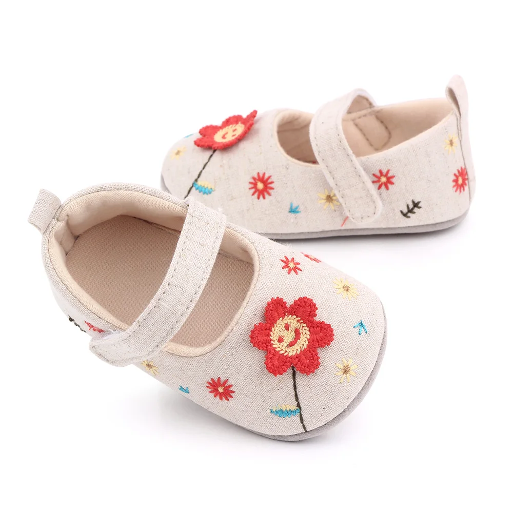 Wholesale newborn baby shoes girls beauty knitting flowers non-slip toddler shoes details