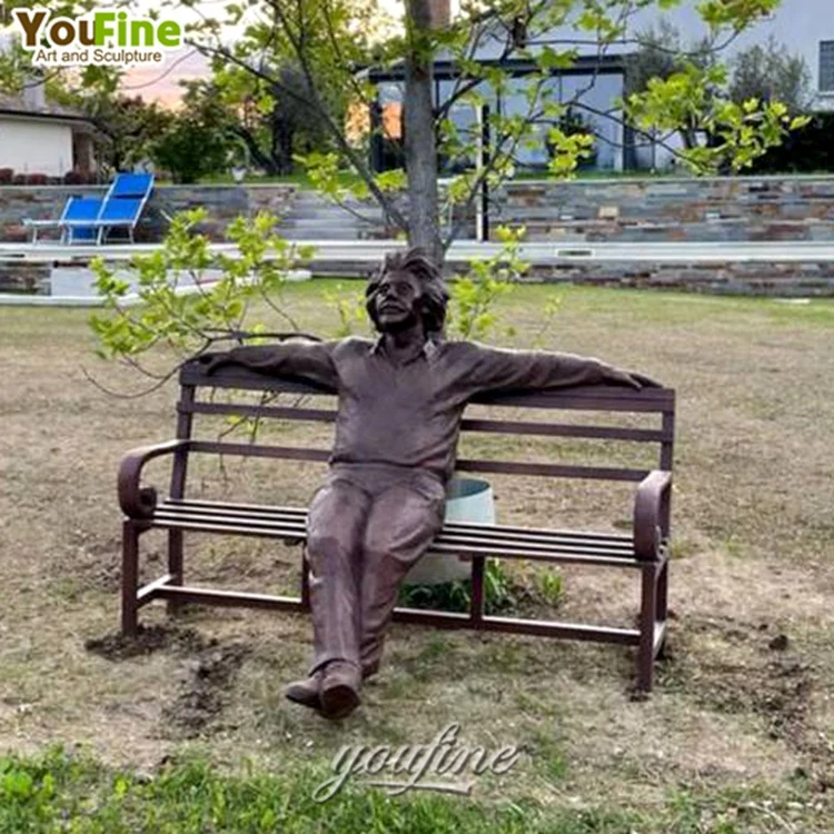 ベンチアインシュタイン像に座っている公園の公共彫刻等身大ブロンズ