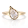 Anillo de oro macizo de 14 quilates con diamante de laboratorio