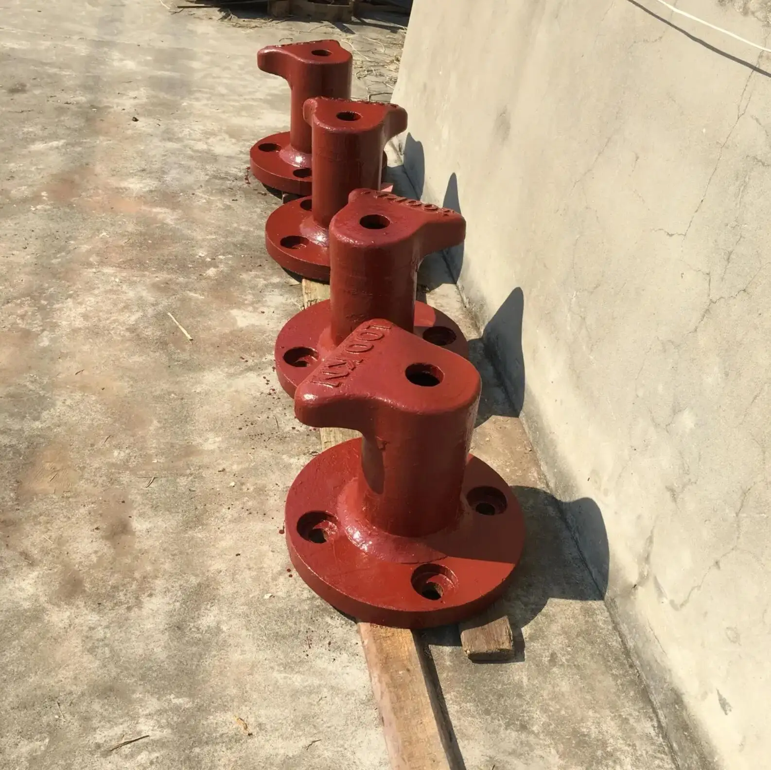 15T 50T 200T Cast Iron Marine a Single Bitt Bollard Kidney Bitt Cast Steel Mooring Dock Bollards