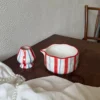 Bol à matcha ligne rouge bleu + fouet à thé debout