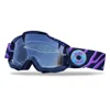 Gafas con montura negra y lentes transparentes.