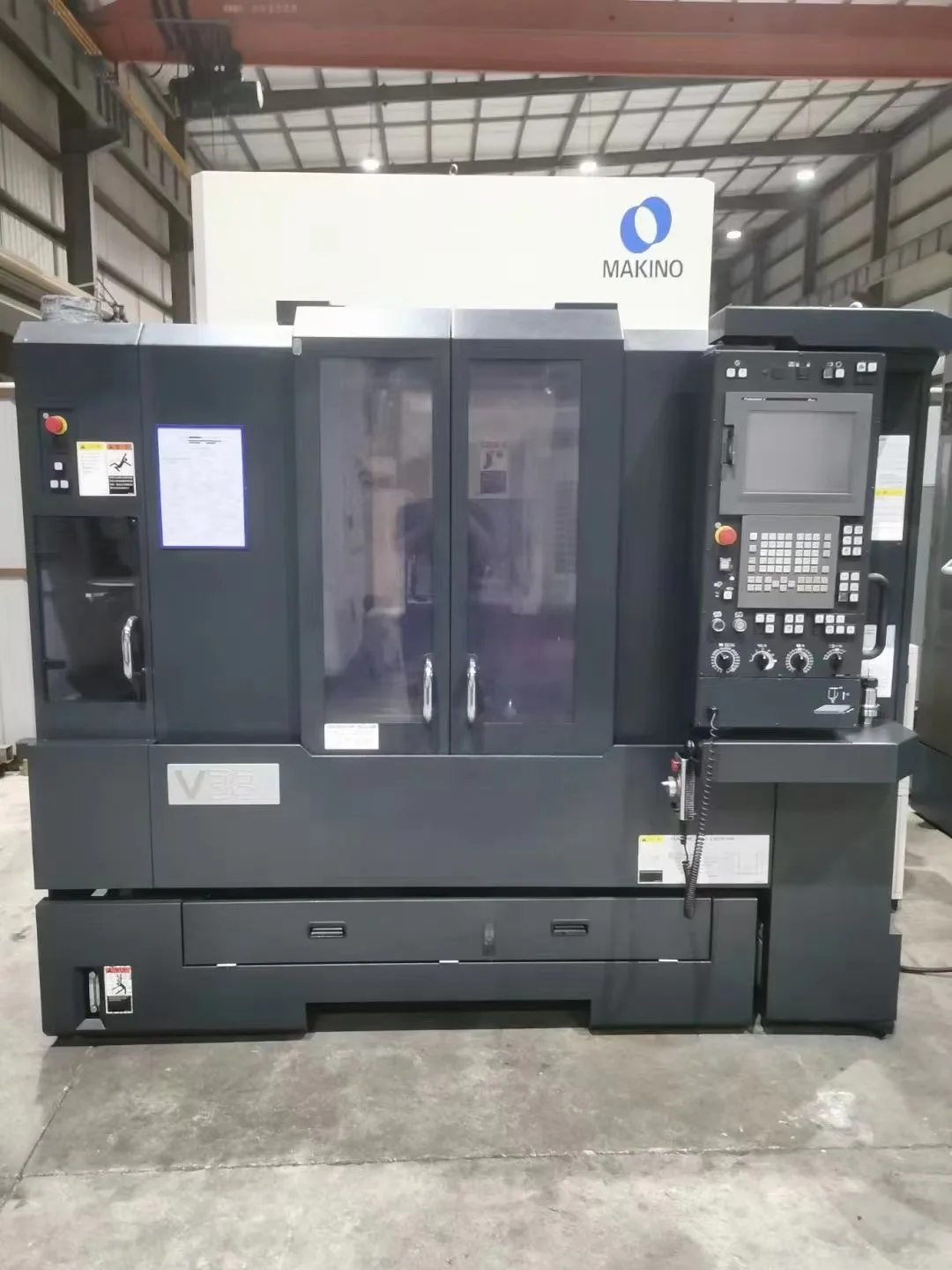 マキノV33縦型マシニングセンター3軸CNCフライス盤| Alibaba.com
