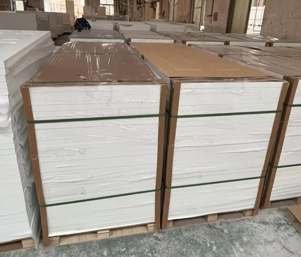 Minglei China Manufacturer MDF Wooden Door with Groove Design White Primed Shaker Doors details