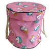 Bolso tipo cubo de juguete con diseño de unicornio.