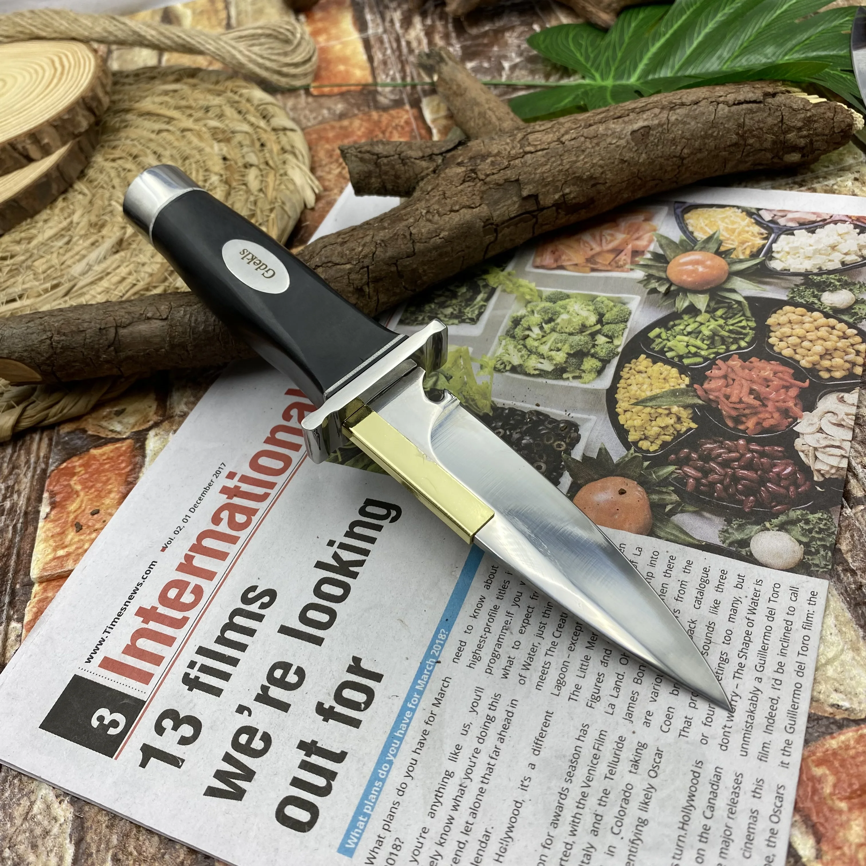 Taktisches Outdoor-Messer mit feststehender Klinge, scharfer Edelstahlklinge, schwarzem Holzgriff mit Metallelementen, ideal für Camping und praktisch_voghion.com