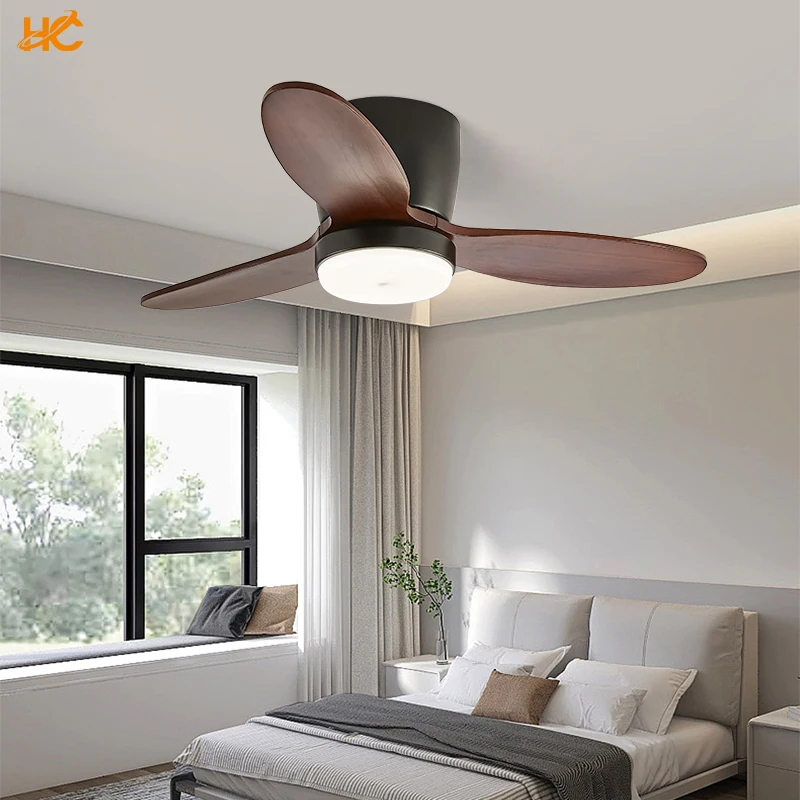 Ventilateur de plafond réversible à moteur BLDC avec lampe, ventilateur de plafond moderne avec lumière et télécommande en gros