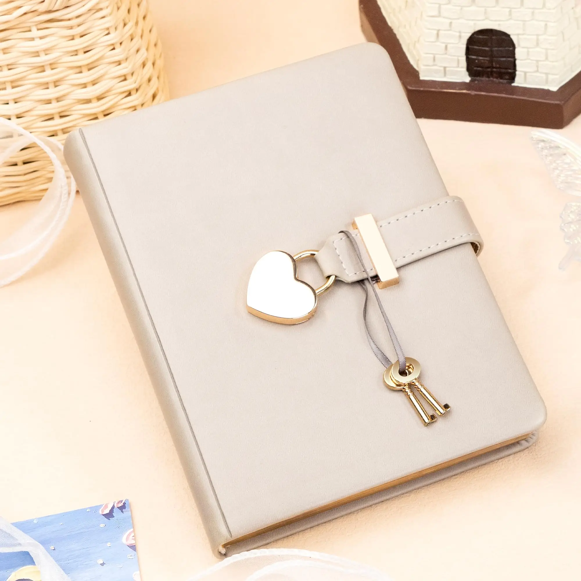 B6 Custom Mini Leather Pocket Refillable Notebook 100GSM Ruled Paper Binder Diary with Lock and Key Journal Kit with Lock