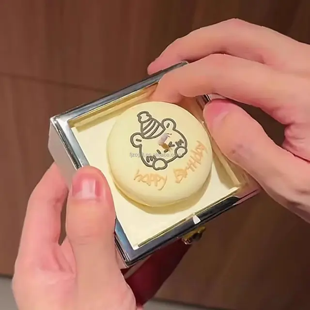 Handmade Custom Bear Candle Cake Gift Box for Girlfriend Valentines Day Birthday Preserved Gift Rotating Ring Factory Price