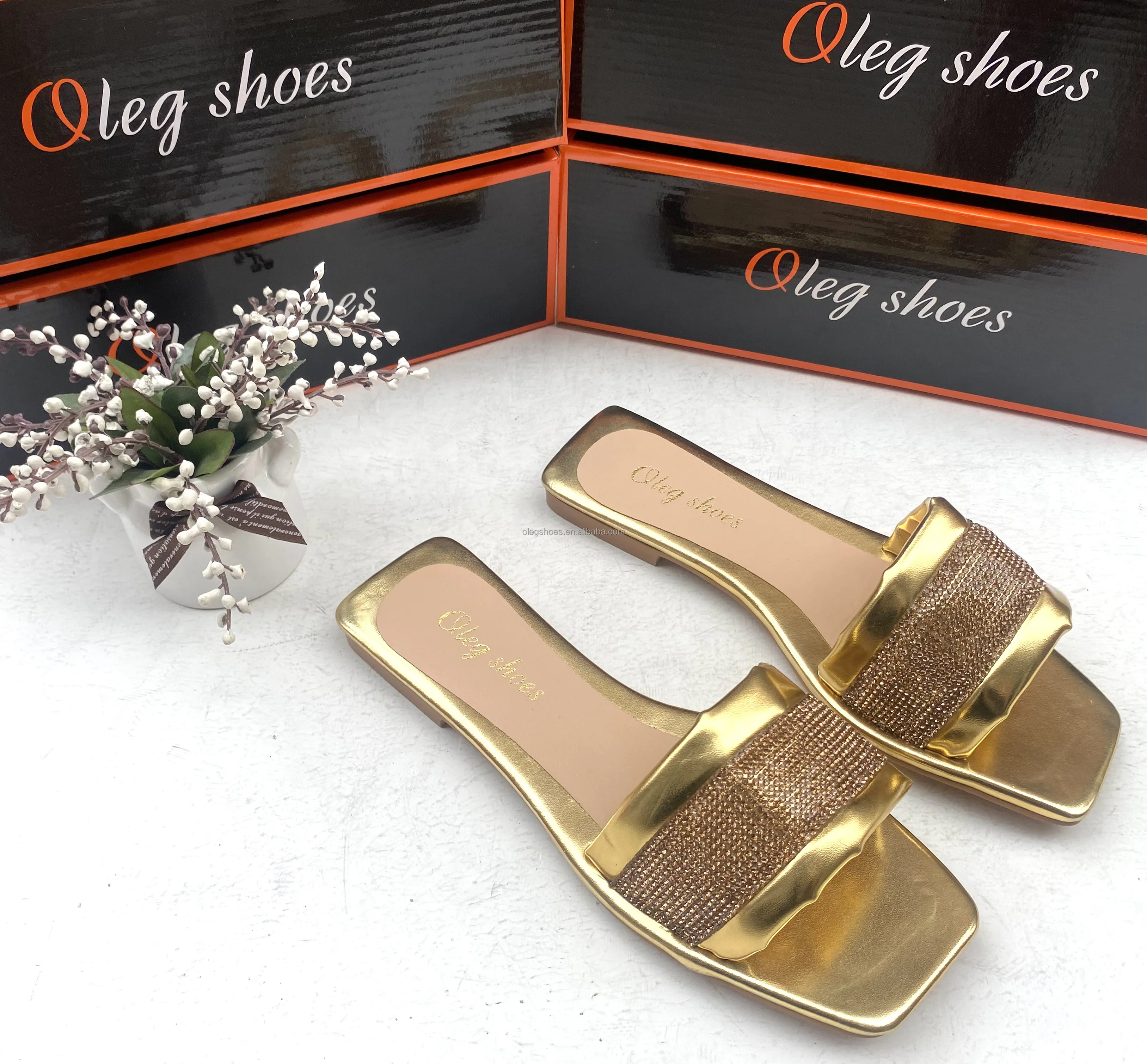 2024 Latest Luxury Ladies Gold Color Flat Sandals Anti-Slip Slip-On  Rhinestone Daily Casual Slippers for Spring/Summer