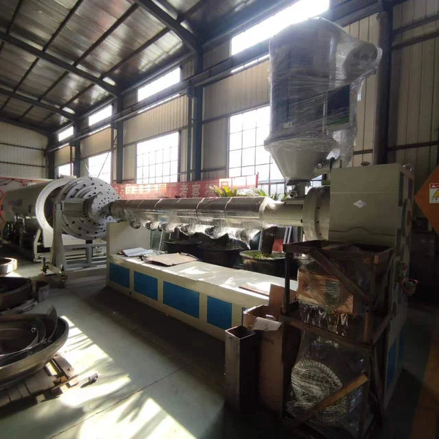 Vacuum PE pipe production line