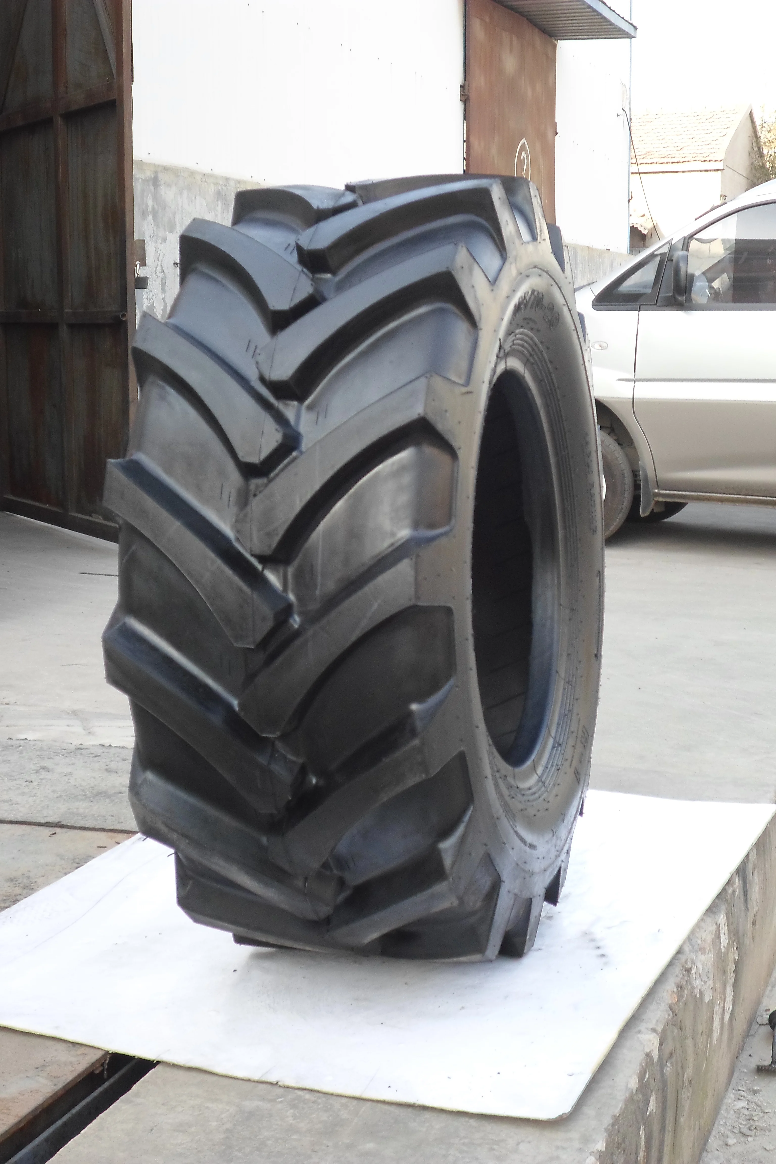 在庫低価】 トラクター用タイヤ10.0/75-15.3 11.5/80-15.3中国製 Buy Tractor Tyres  10.0/75-15.3 11.5/80-15.3,Agricultural Tractor Tyres 10.0/75-15.3  11.5/80-15.3,Oem Agricultural Tractor Tyres 10.0/75-15.3 11.5/80-15.3  Product