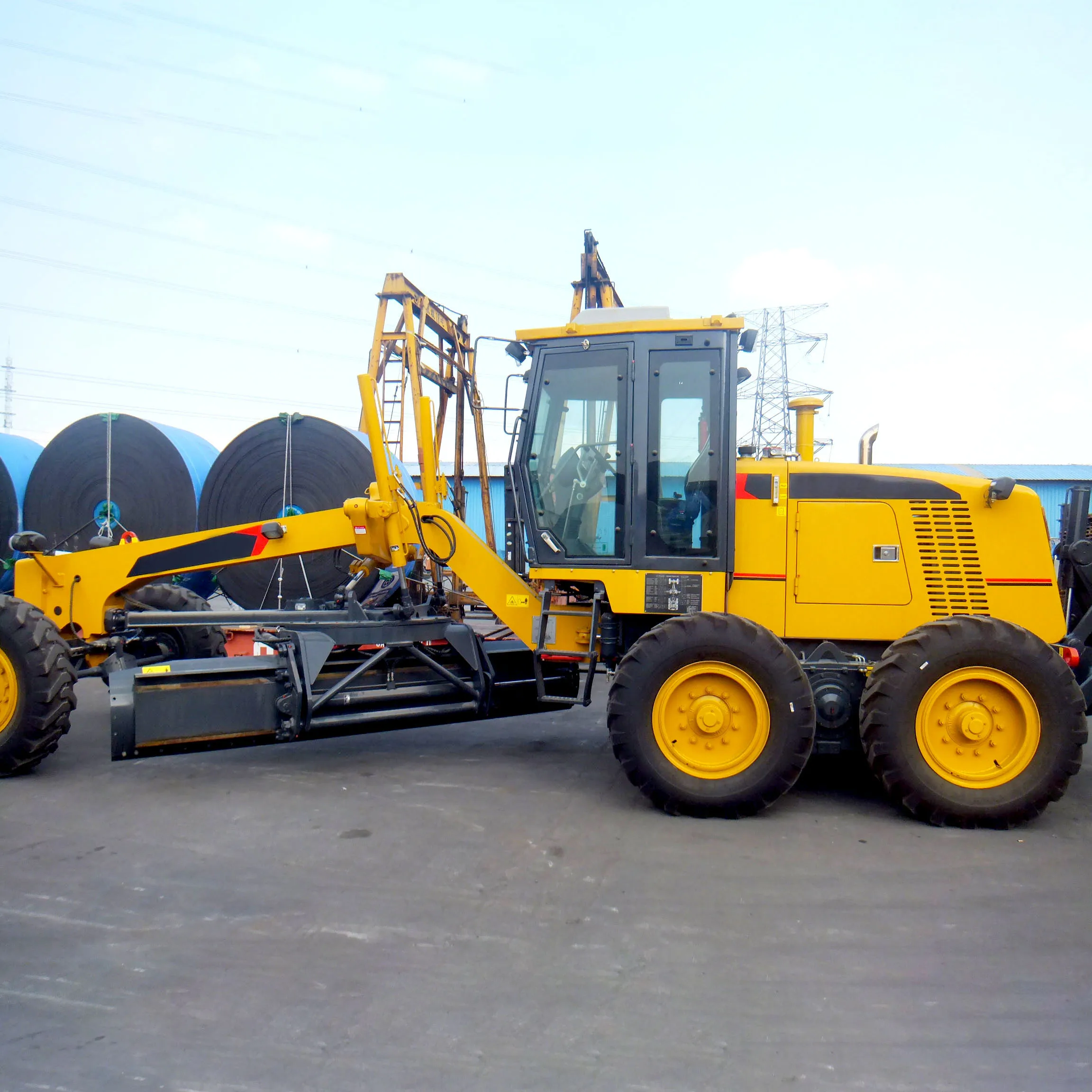 130HP Motor Grader GR135 Road Construction Machinery With Load Sensitive Hydraulic System factory