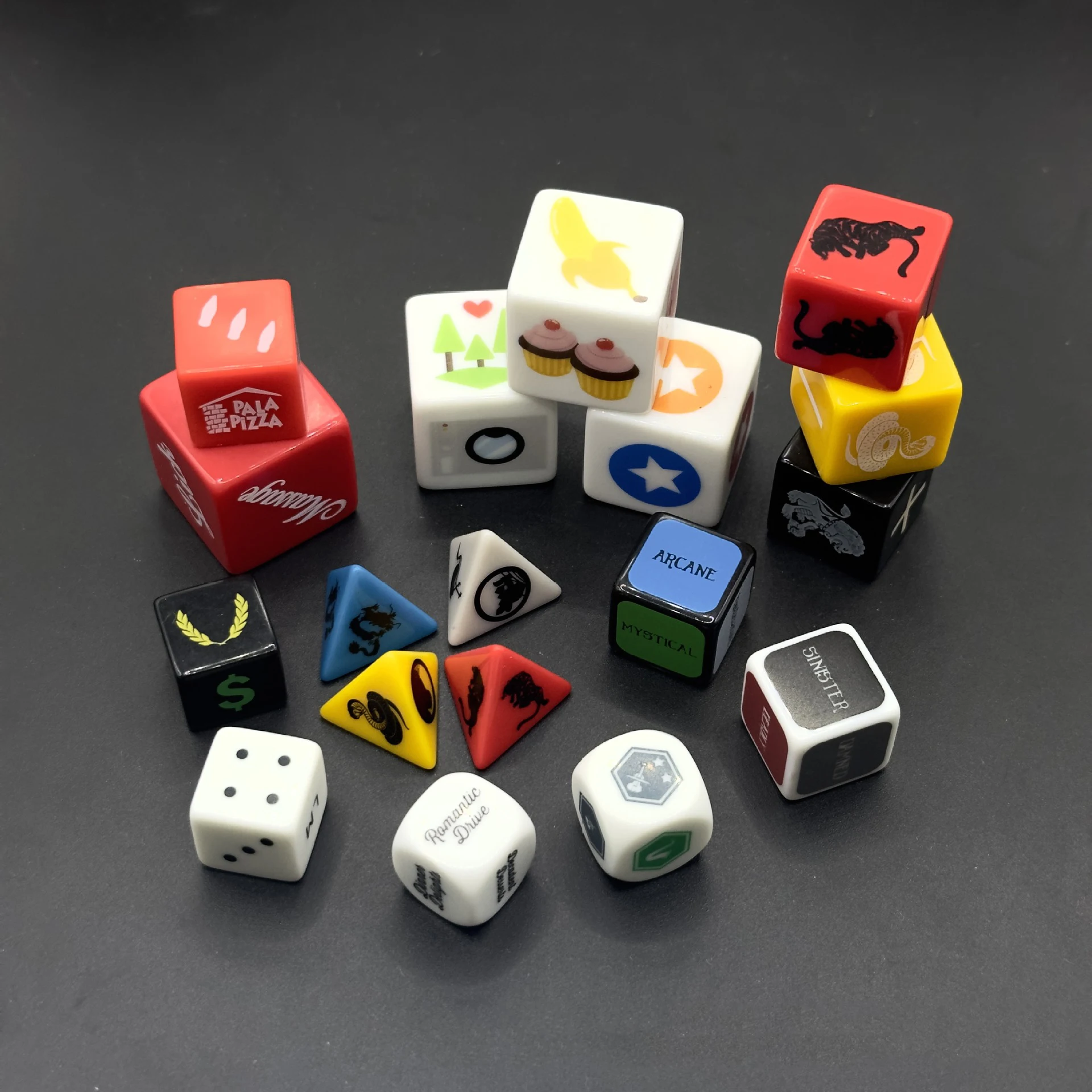 Small Batch Custom Advertising Dice 16mm 18MM 20MM 25MM 6 Side Printing Carved Square Round Dice White Cube Promotion Small Gift