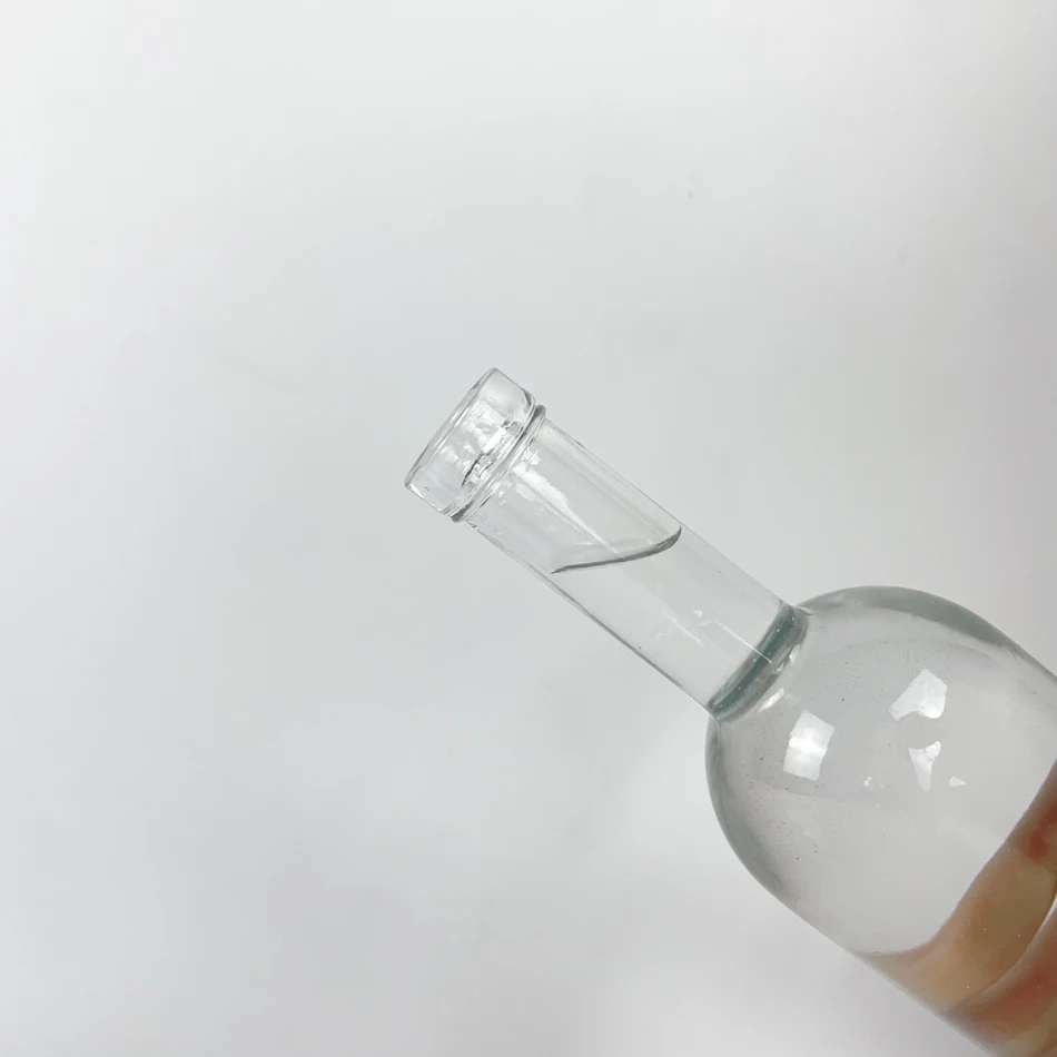 2025 Top Selling clear 70cl Vodka Bottle Round Shape Tequila Gin Bottle Long Neck Wine Whisky Bottle with Wooden Cork Sealing