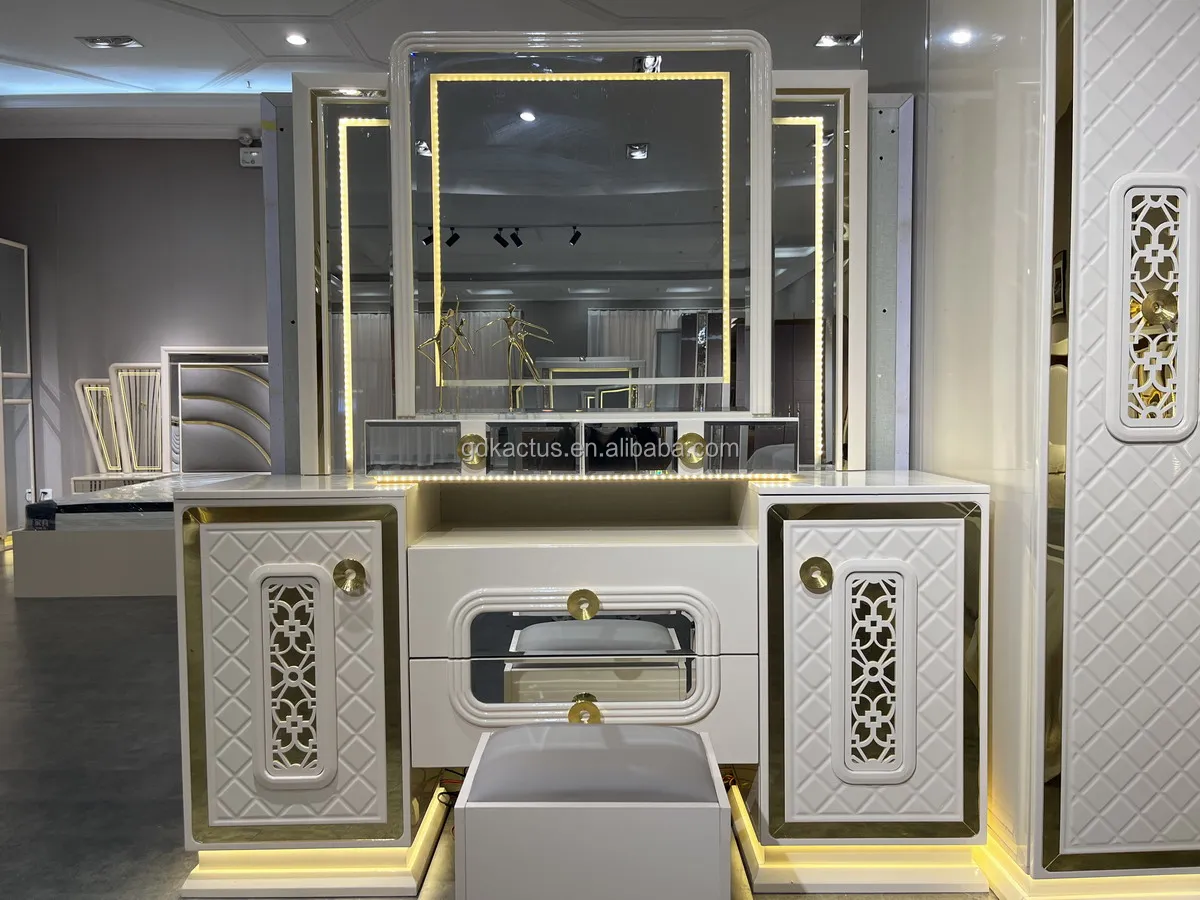 Modern Design Elegant King Size Fancy Bedroom Furniture Set High End High Glossy Luxury Royal