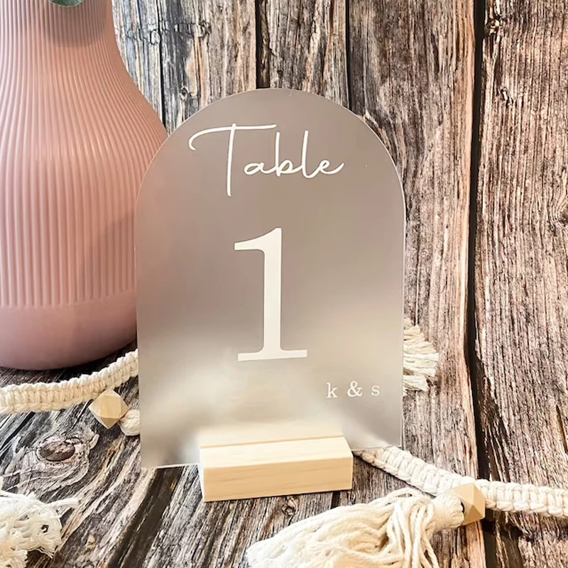 Акриловые номера таблицы с деревянным