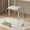 Cuero transparente con diseño de arañazos de gato blanco.