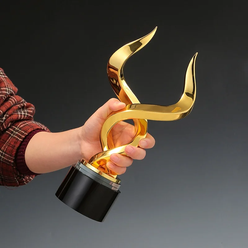Gecustomizeerde Kristallen Jaar Os Metale Trofee voor Bedrijfsteam Competitie & Gouden Os Jaarvergadering Uitreiking Uitstekende Werknemers