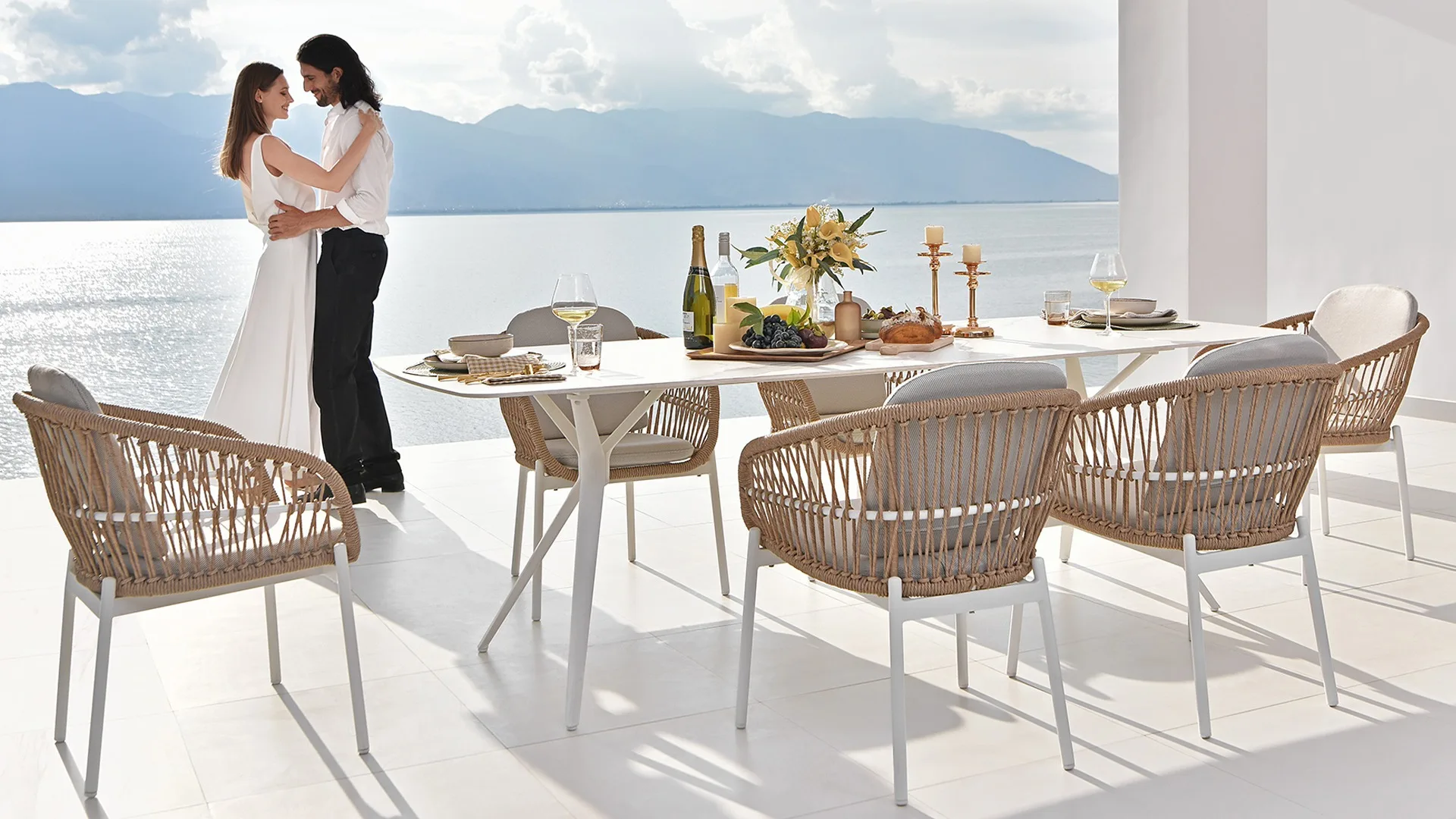 Artie Modern Patio Furniture Outdoor Dining Table Set Aluminium