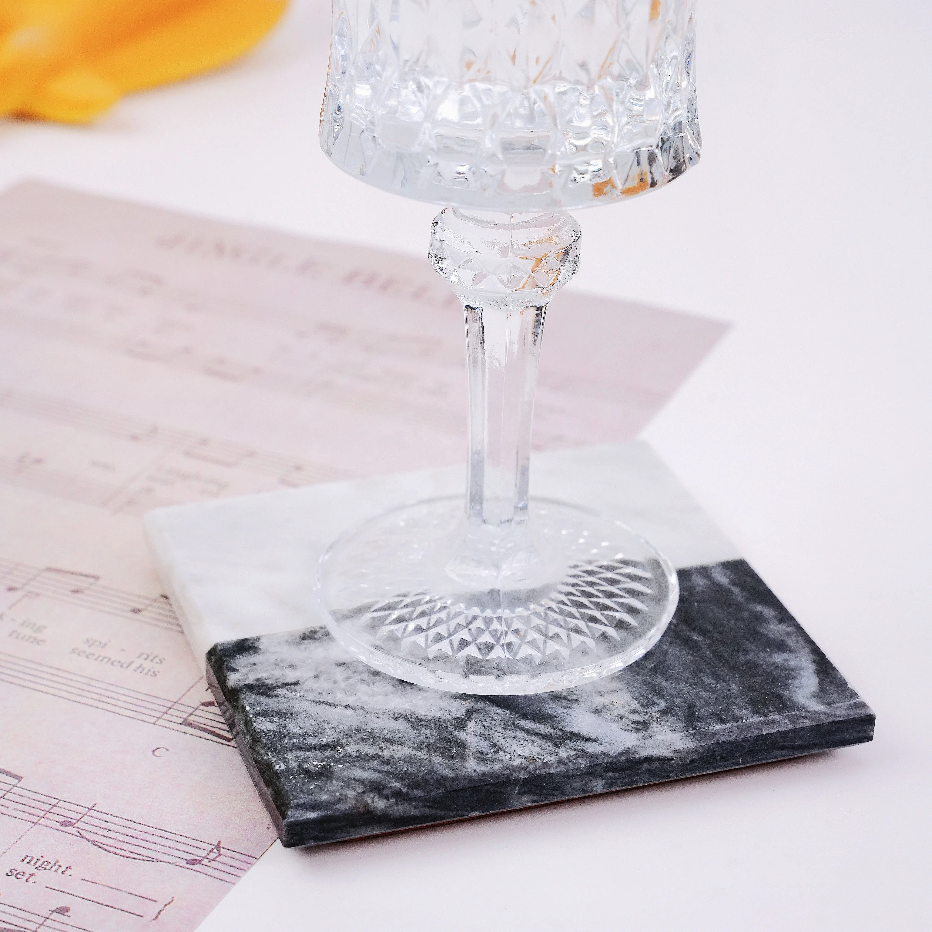 Экологически чистые подставки для напитков из акации и черного мрамора