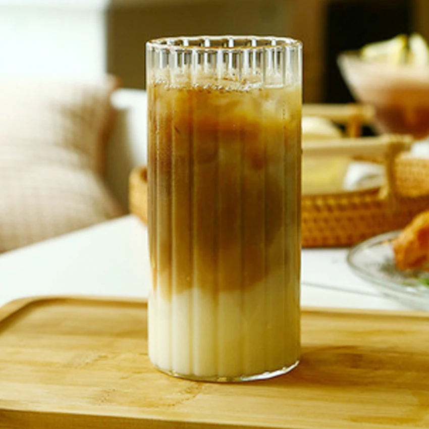 Термостойкие недорогие стеклянные чашки для кофе со льдом прозрачные бокалы холодного напитка с вертикальной полосой ручной