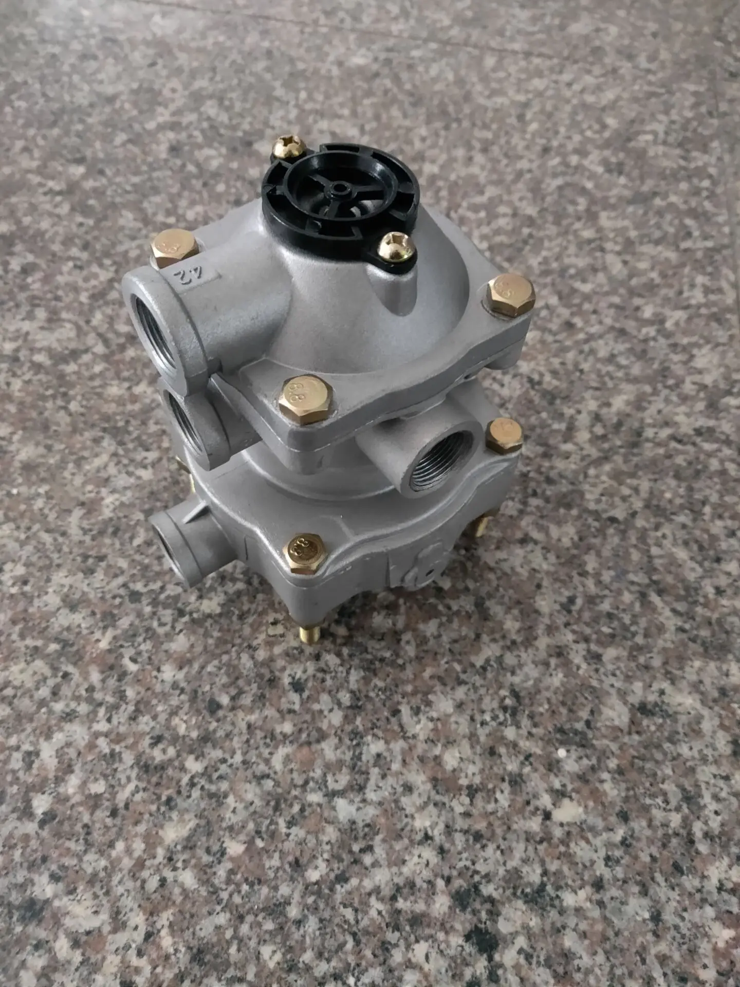 VIT-SA Control valve Gearbox Valve For HINOO Truck Air Brake Valve X8880843 44540-2170 Truck Spare Parts factory