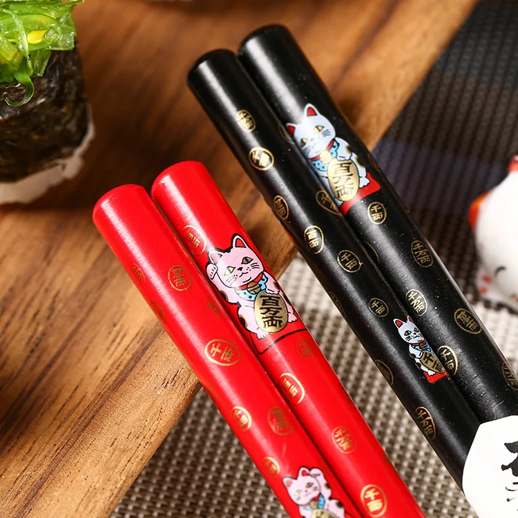 Japanese Style Classic Lucky Cat Chopstick Holder Sushi Chopstick Set Wooden Chopsticks and Ceramic Holder Gift Set