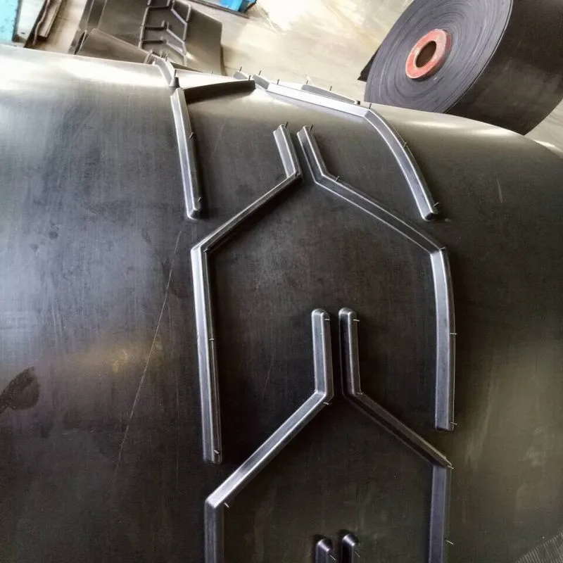 Customized EP Rubber 400 4 Layered Width 1000mm Seamless Figured Chevron Pattern Portable Conveyor Belt for Sand and Gravel