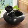 Chorro de agua negro y fino.