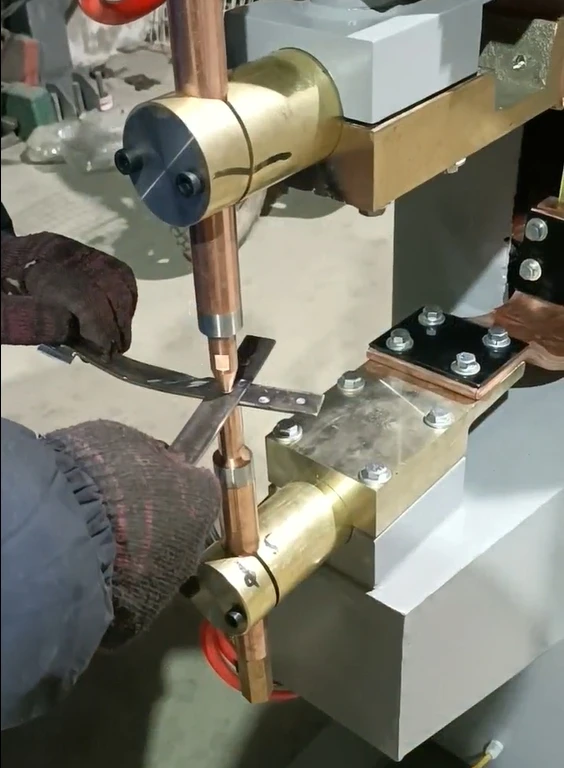 Long Arm Pneumatic Welding Machine Pedal Type Seam Wire Metal Equipment Manufacturers Spot