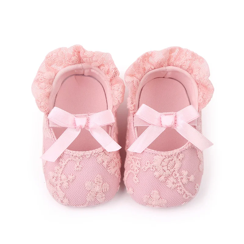 Beautiful Embroidered Lace Design Soft Cotton Newborn Infant Baby Shoes for Girls Directly Factory Bulk Order manufacture