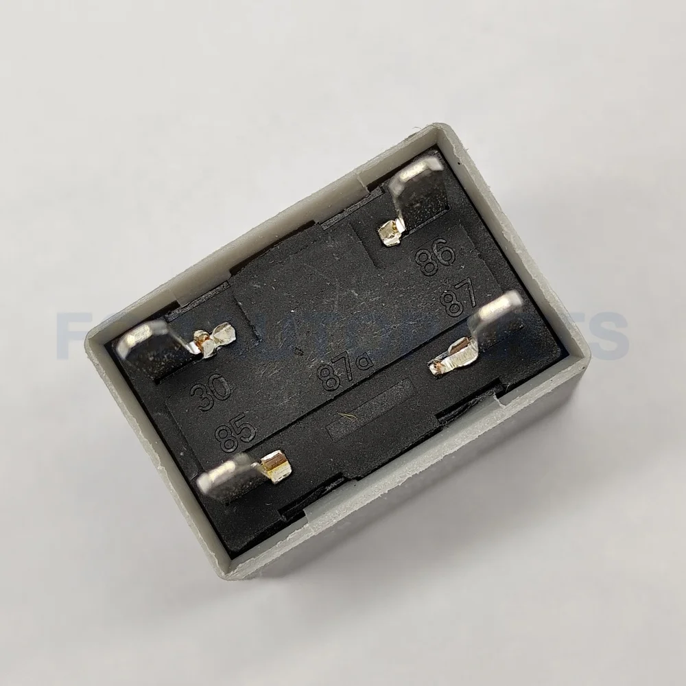 Genuine Chevrolet/Daewoo/Suzuki Grey Relay 96190187 – 4-Pin 12V – Made In Korea (Used)