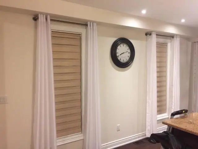 Двухслойная светонепроницаемая полосатая роликовая шторка