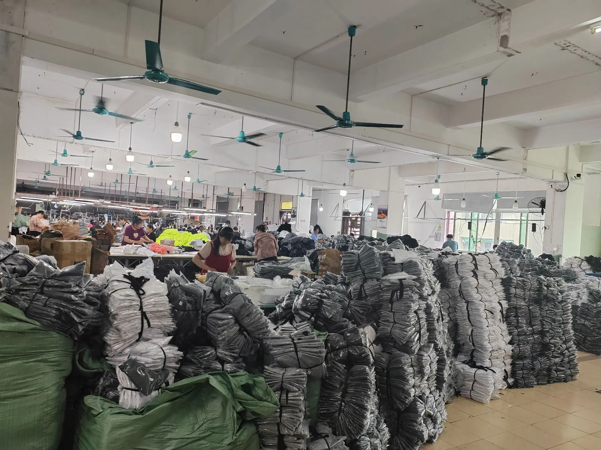 Dongguan Jinqi Sports Apparel Co., Ltd.