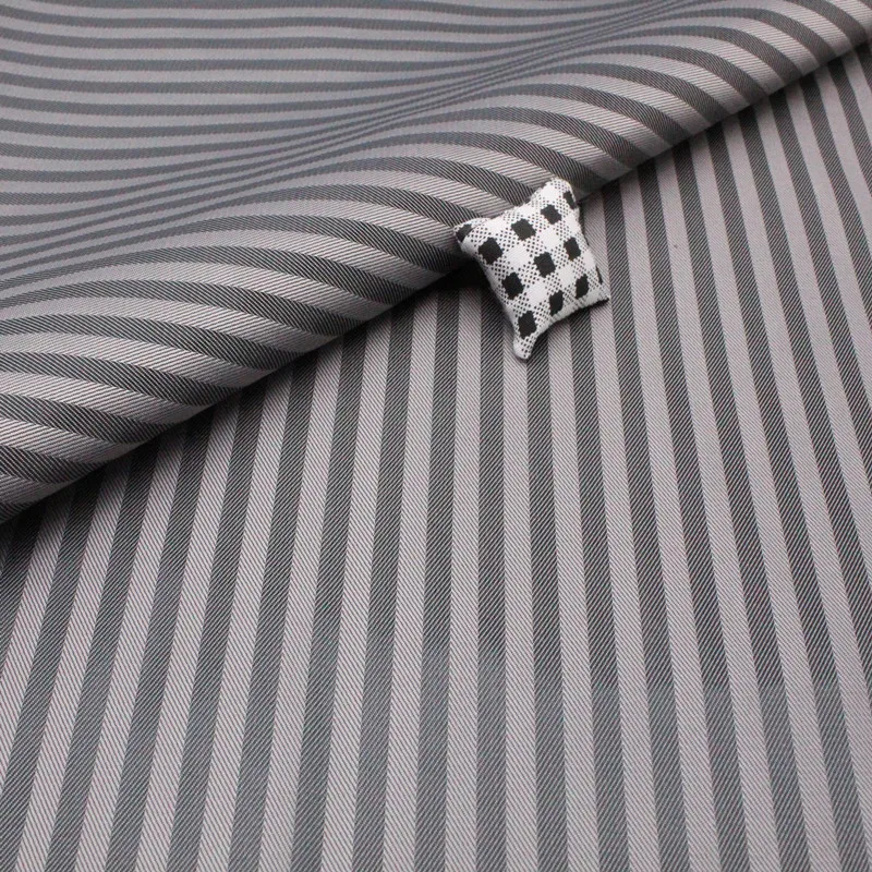 High Precision Anti-Scratch Glossy Jacquard Way Polyester Table and Chair Fabric Classic Style for Lining and Garments