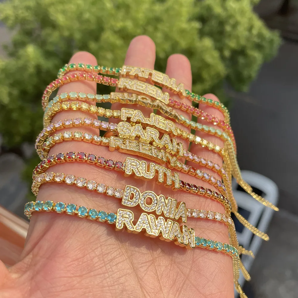 大人女性の Qiuhan OEM Armband Copper Letter Colorful Zircon Tennis アクセサリー