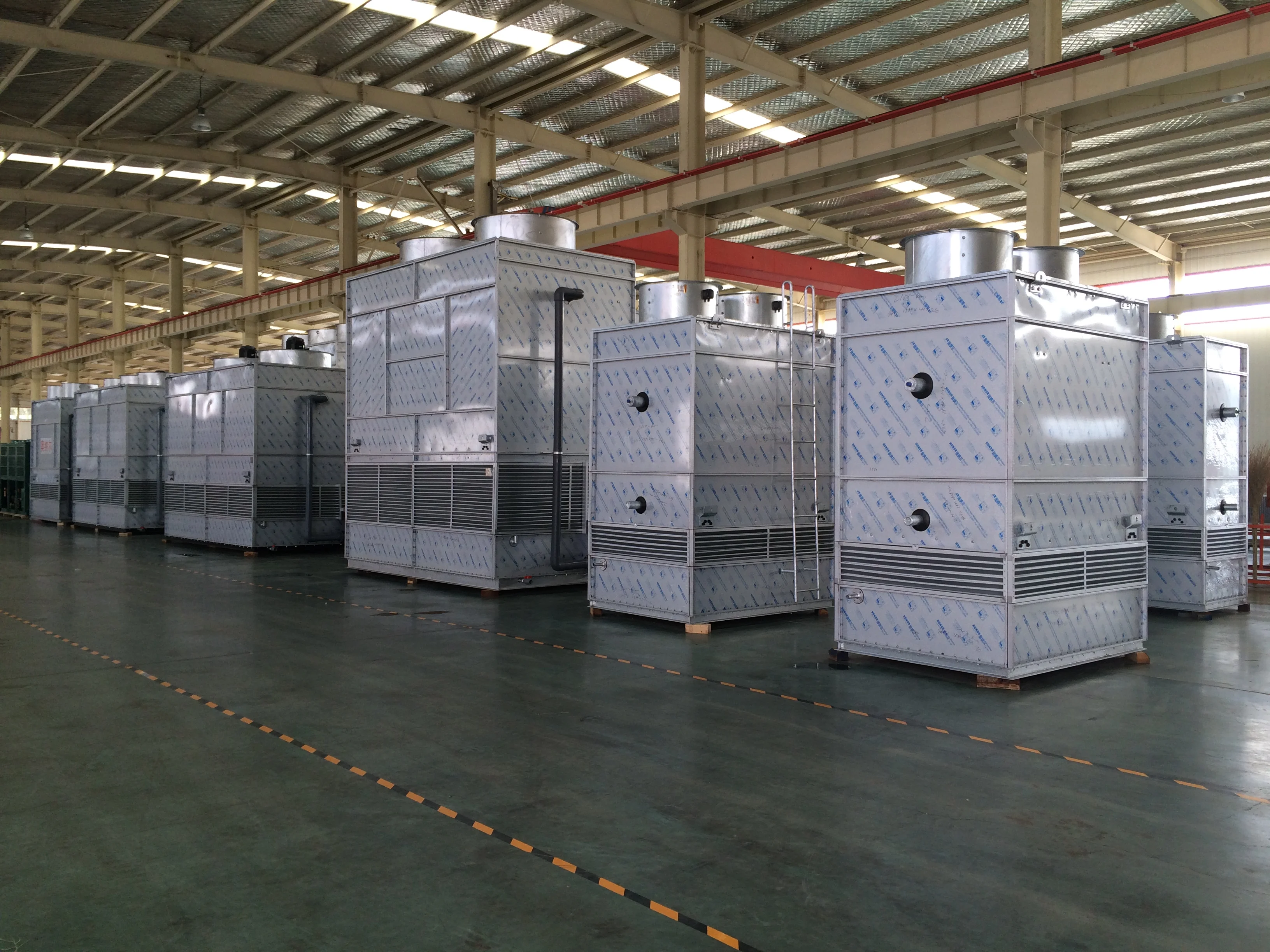 Energy-saving evaporative condenser units for industrial refrigeration and cold storage systems
