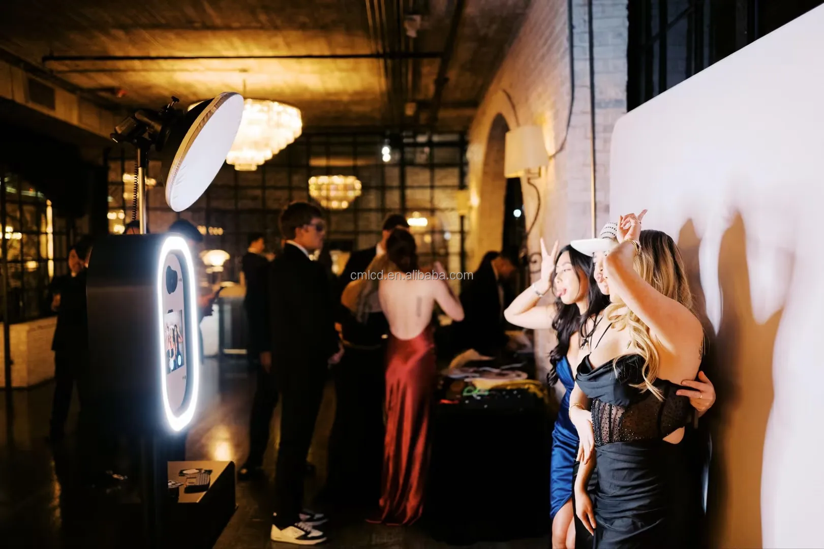 Dslr Photobooth Machine Wedding Party Event Have Fun Sale Rental Equipment Oval Camera Photo Booth Shell for ipad Surface Pro