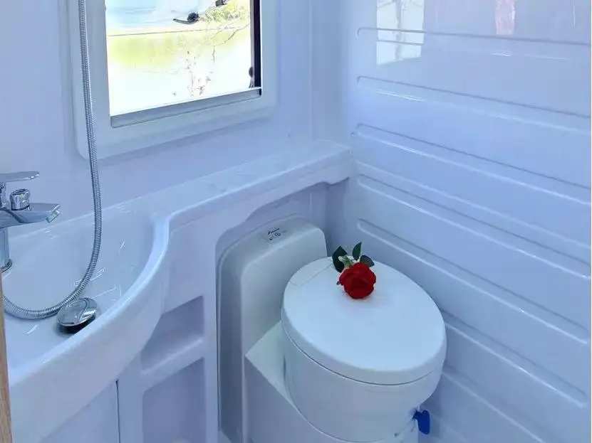 Premium High-End Stahl-Container-Toilette Wetterfest und Robust für Camping und