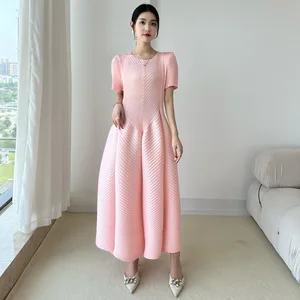2025 Summer New High-Grade Light Luxury Dress 3-Story Pleated Maxi Design Short Sleeves New Neck Casual ODM Pleated Plain Dress