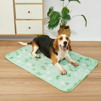 Luxury Modern Summer Cooling Mat for Pets Washable Ice Silk Material Soft Breathable for Dog Cat Comfort Hot Weather for Feeding