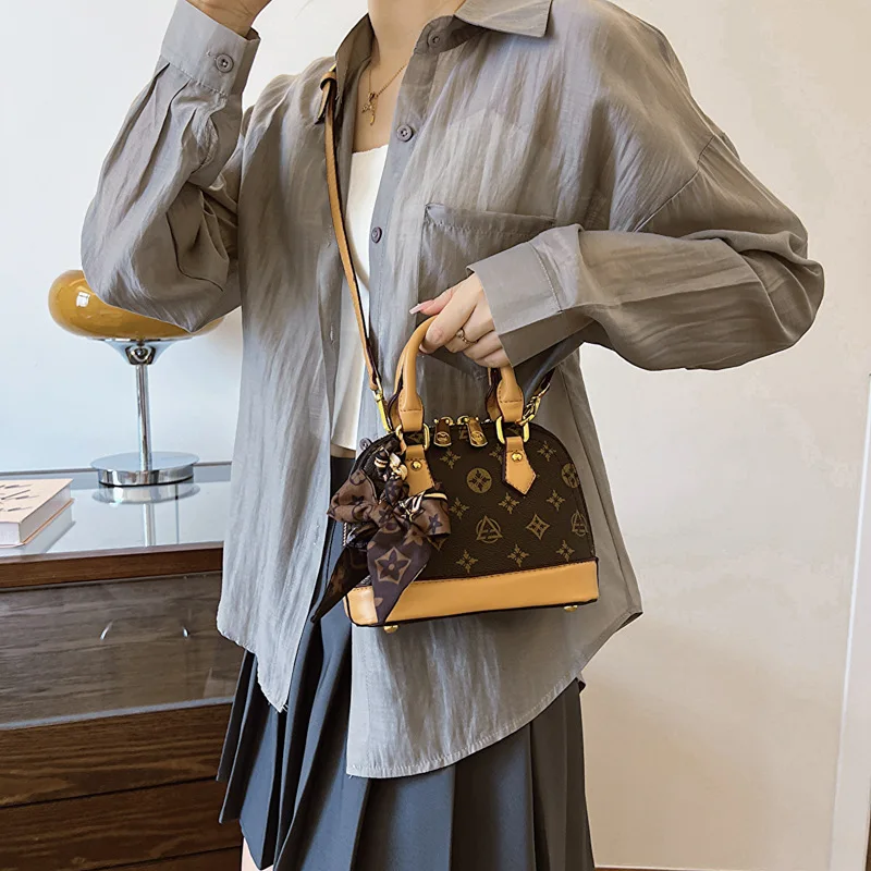 High-end Women’s Summer 2026 New European American Vintage Printed PU Shell Classic Single Zipper Shoulder Handbag All-match