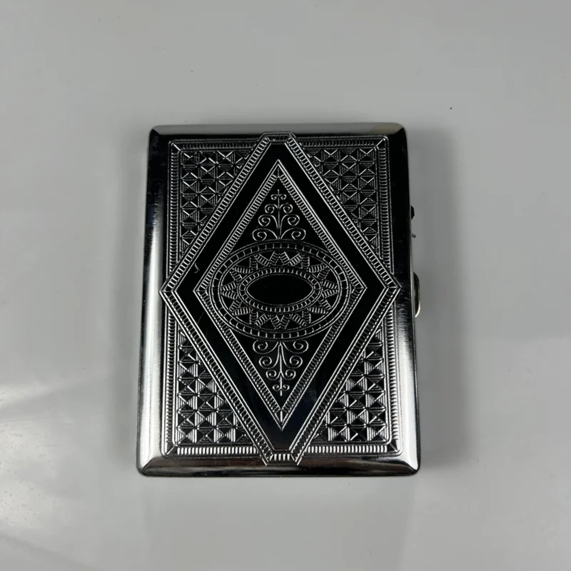 New Design Metal Engraving Personality Creative Clamshell Cigarette Packs Ultra Thin Portable Cigarette Case