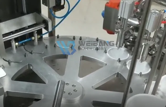 WB-900 по изготовлению крышек для пластиковых стаканчиков соблазнительный крем масло горячего горшок паста соус мороженого йогурта чашка продукция заполнения покрытия и