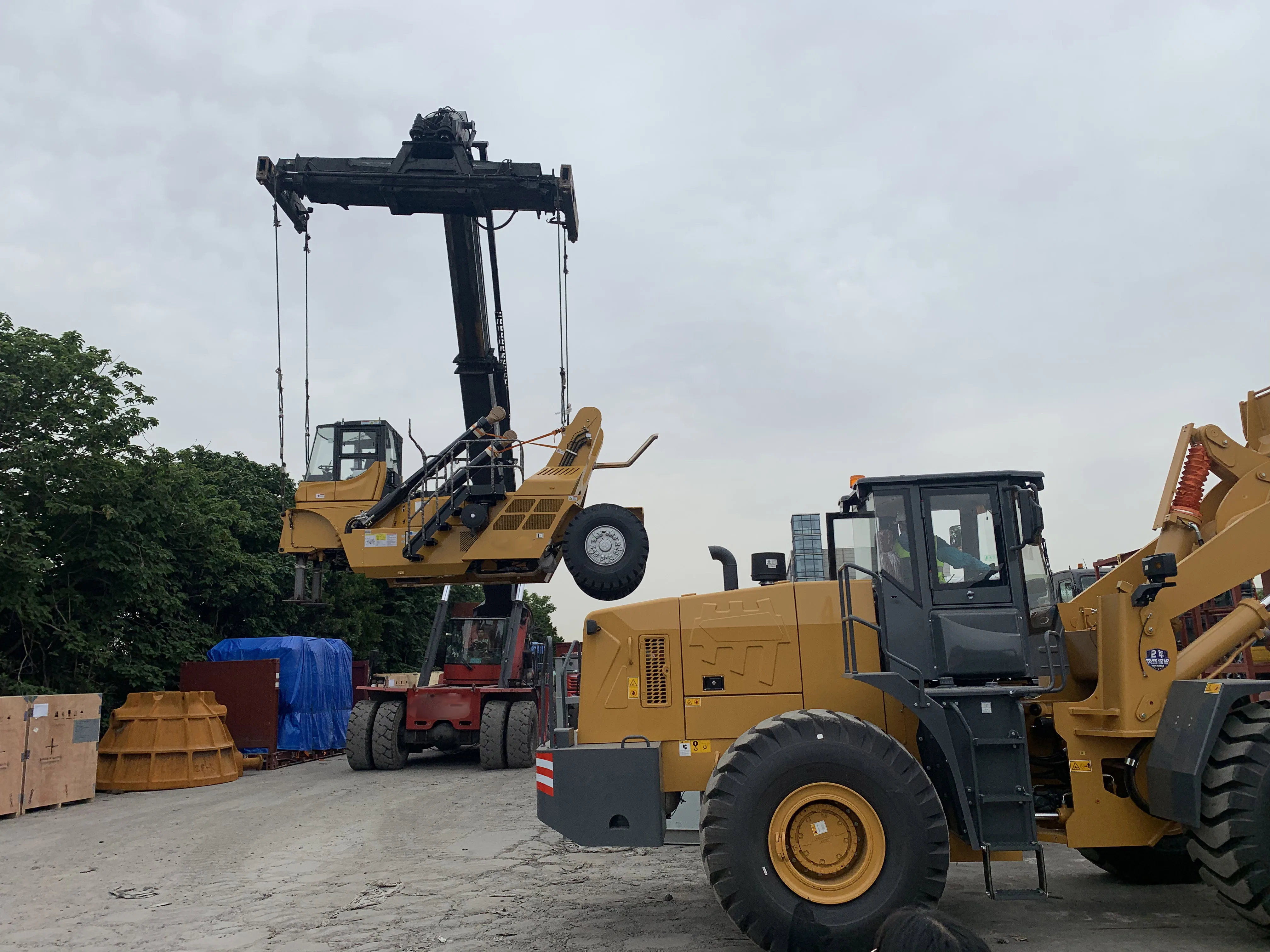 用于港口物流的srsc45h1 45吨集装箱到达堆垛机