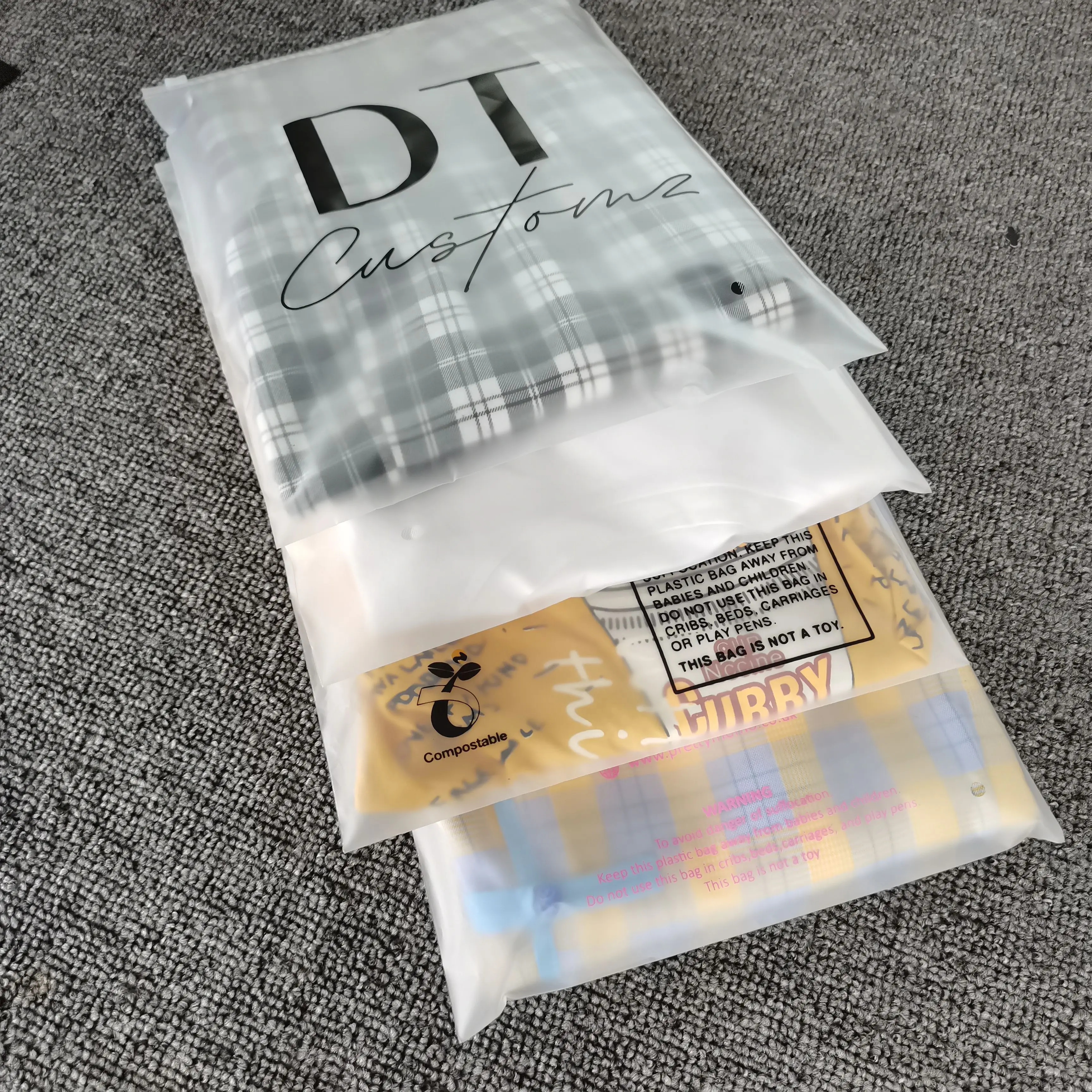 High Quality Frosted Waterproof Custom Size Waterproof Zipper Bag Packaging Bags Zipper Plastic Bag