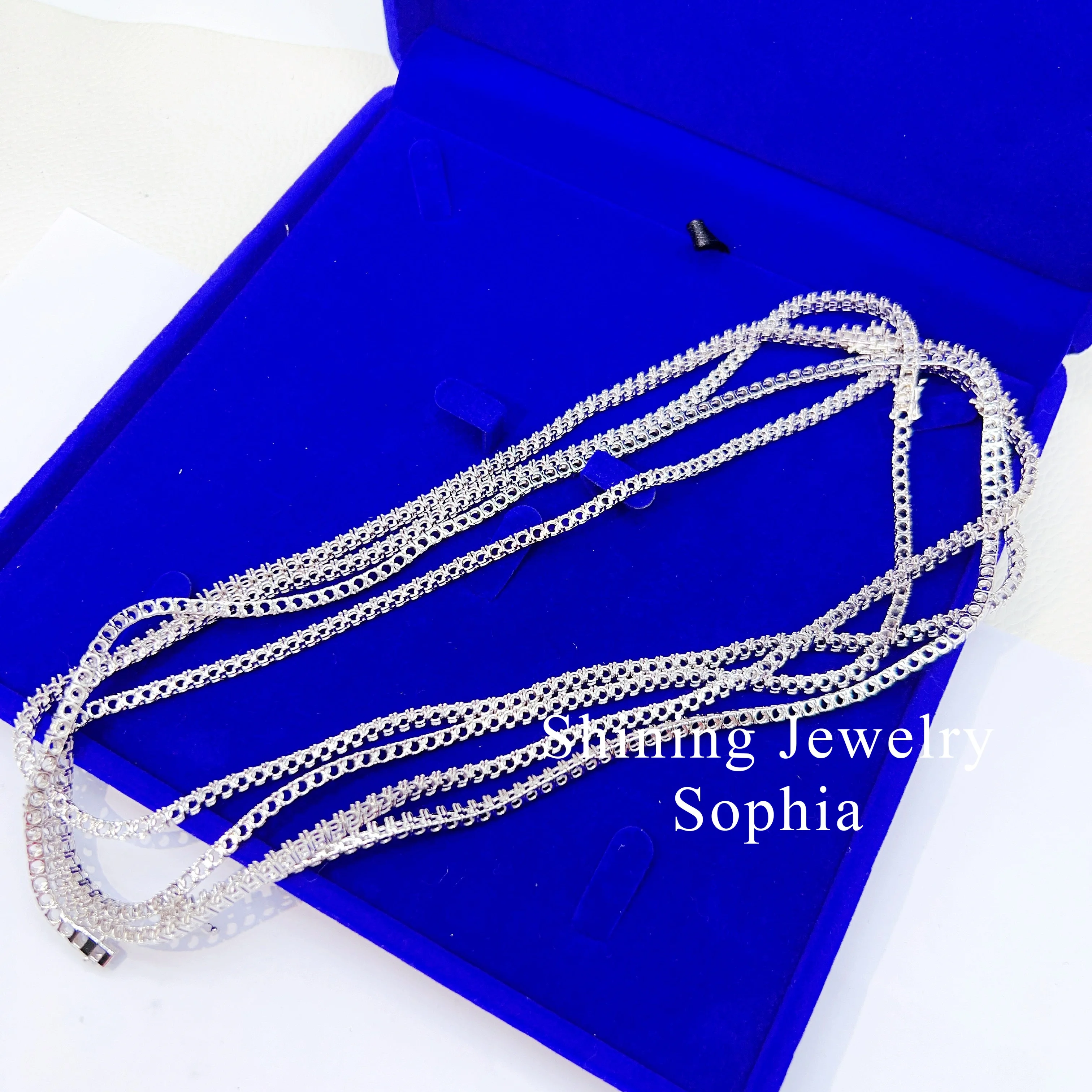 珠 经典蝴蝶钻石项链, 18K白K金| 格拉夫