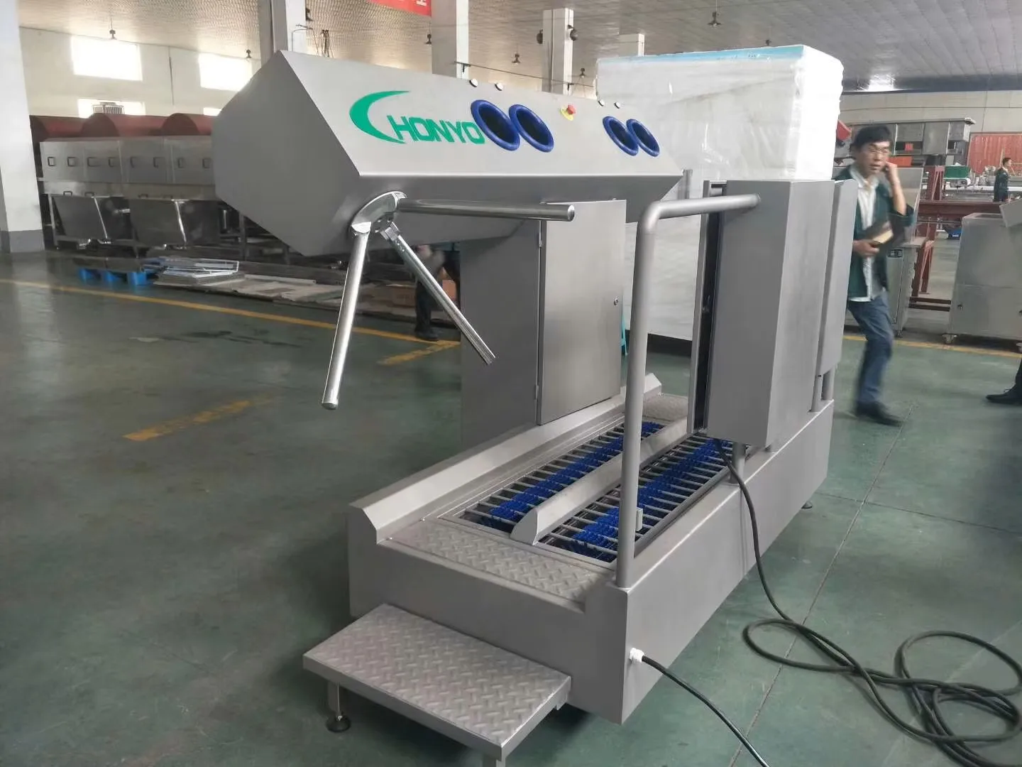 New automatic stainless steel shoe washing and drying machine for food factory