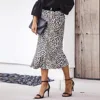 Falda vaquera con estampado de leopardo